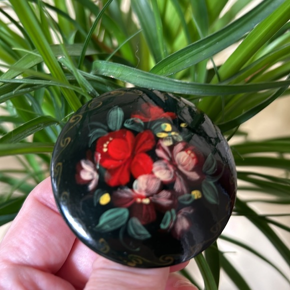 Russian brooch signed hand painted - Picture 2 of 4